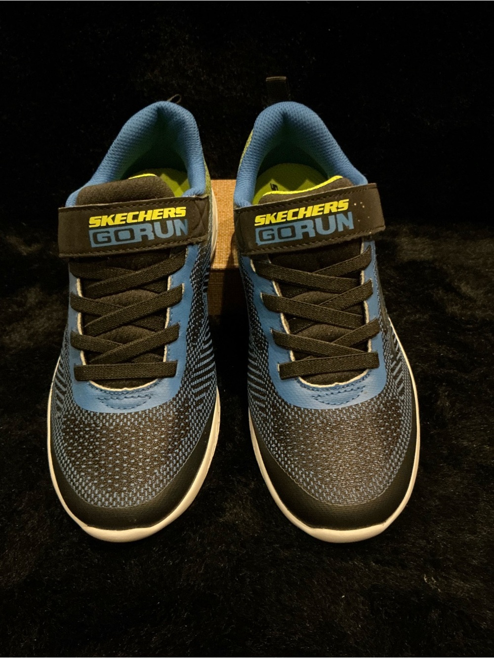 Skechers Boys Black & Blue GOrun Sneakers Size 4.5